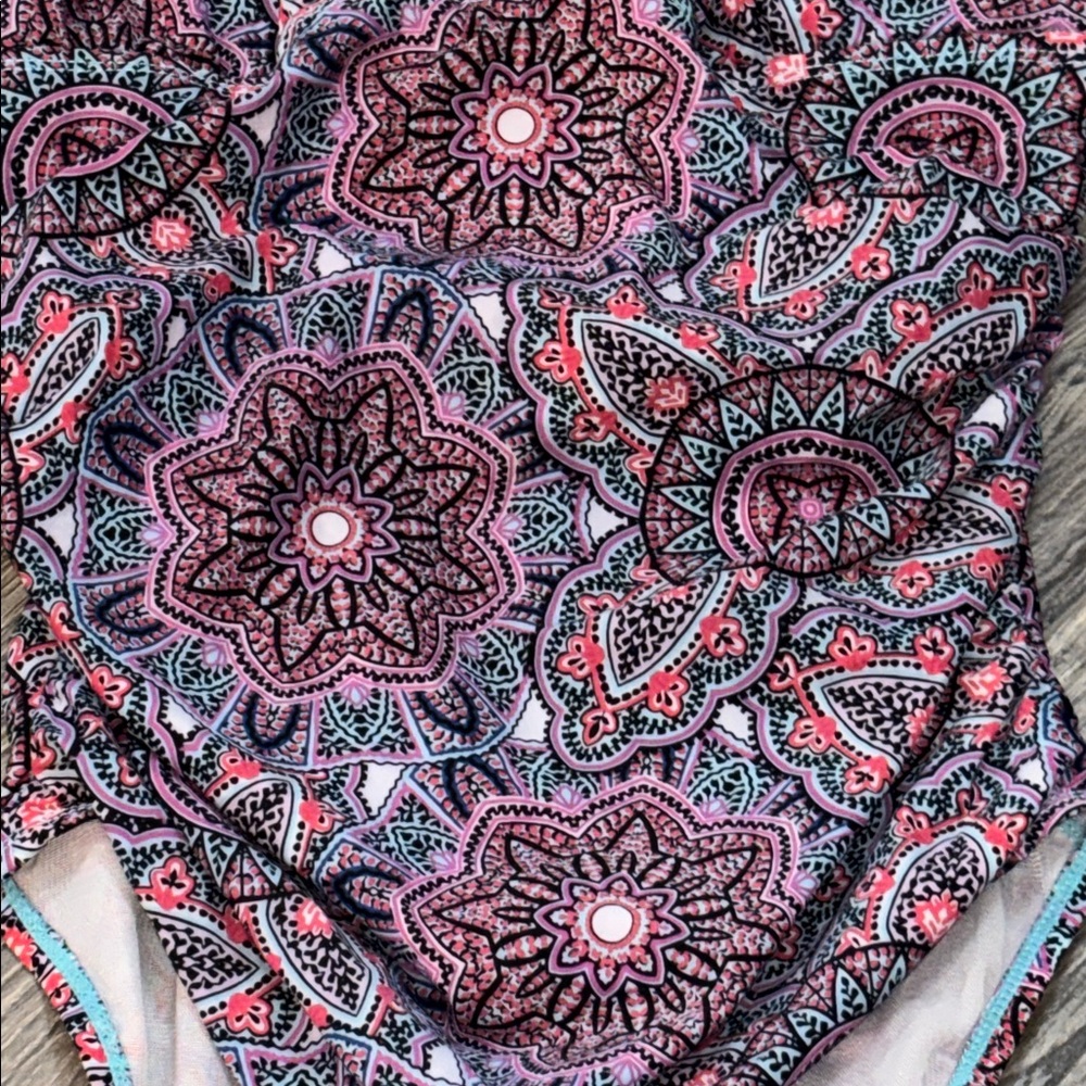 🫶🏼Love your assets, one piece SPANX Colorful Patterned Swimwear size large - Picture 2 of 5